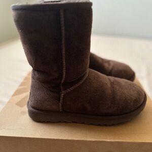 UGG Classic Short Boots Brown Suede Women’s Size 7 w/ Box